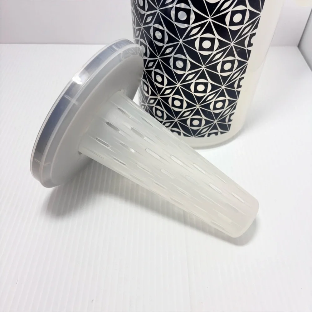 Tupperware Pitcher‎ 2 Quart Push Button with Infuser Deco Vibe Black